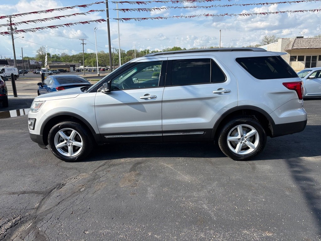 Used 2016 Ford Explorer XLT w/ Equipment Group 202A image 5