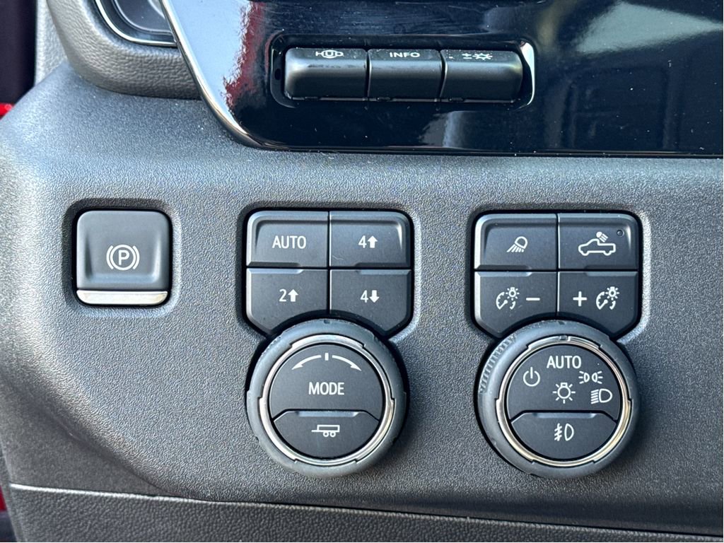 Used 2025 Chevrolet Silverado 2500 ZR2 w/ Technology Package image 12