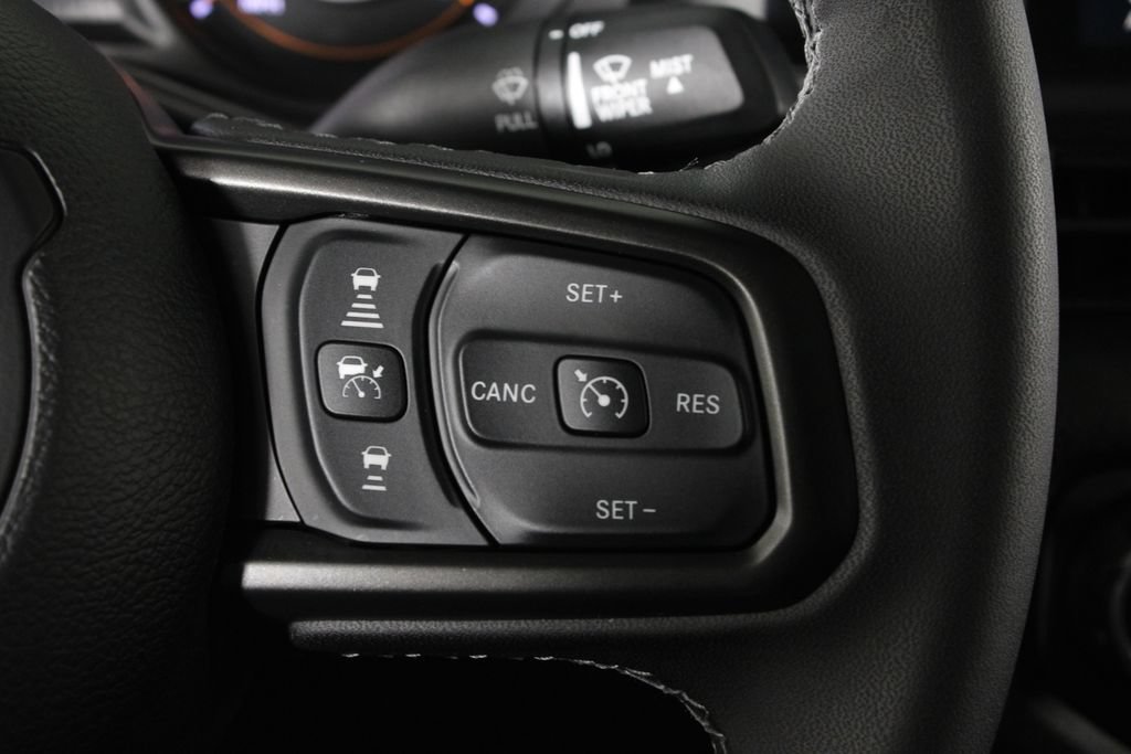 Used 2025 Jeep Gladiator Sport AWD/4WD image 24