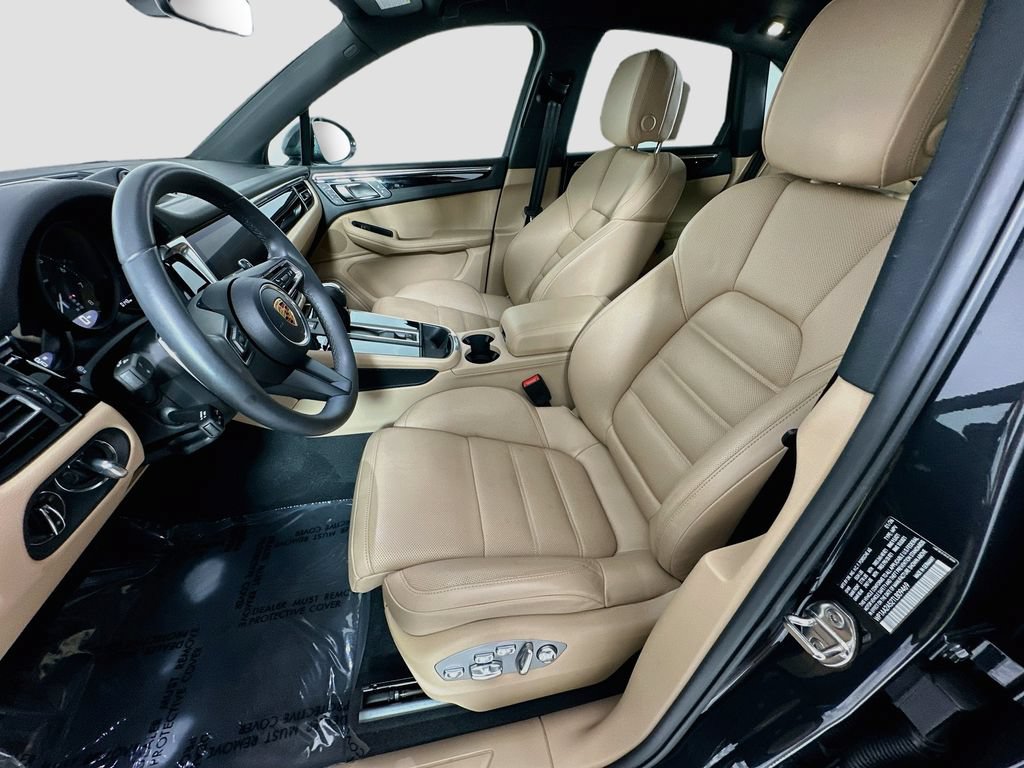 Certified 2026 Porsche Macan AWD/4WD image 5
