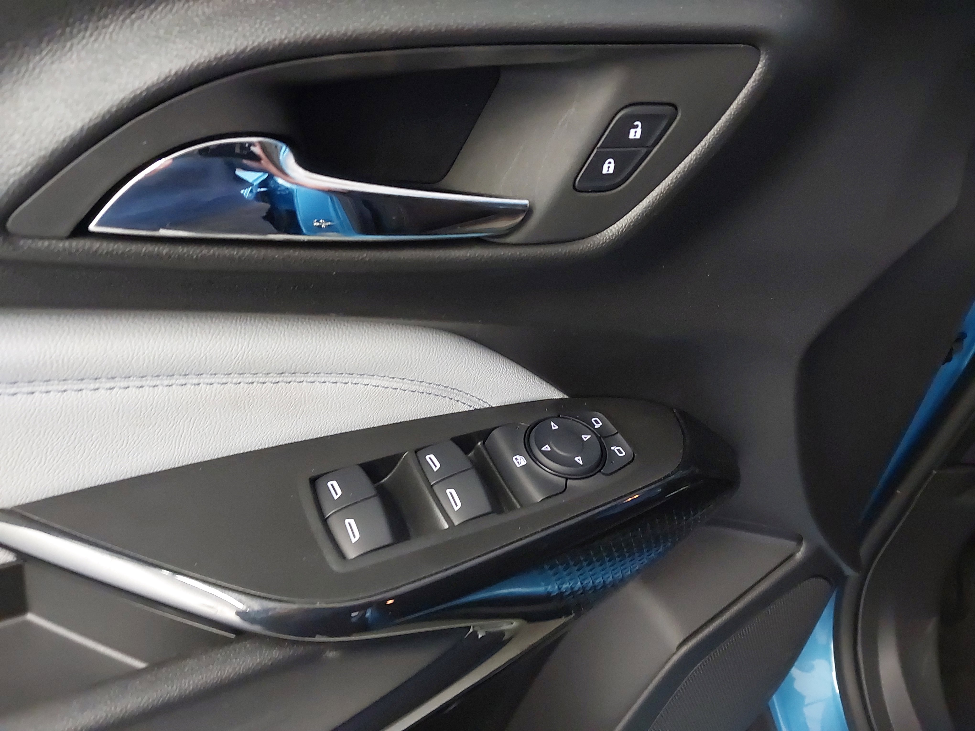 Used 2025 Chevrolet Trax LT w/ Driver Confidence Package image 26