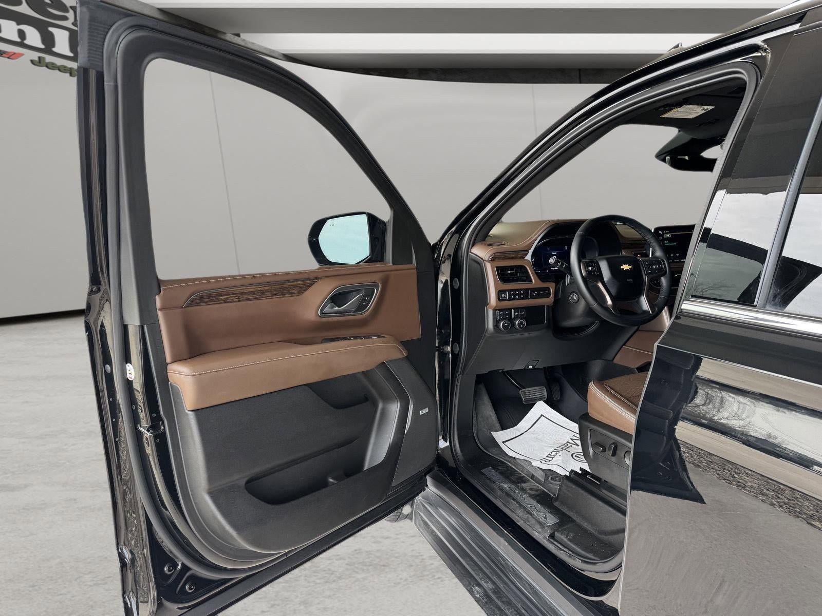 Used 2024 Chevrolet Tahoe High Country AWD/4WD image 10