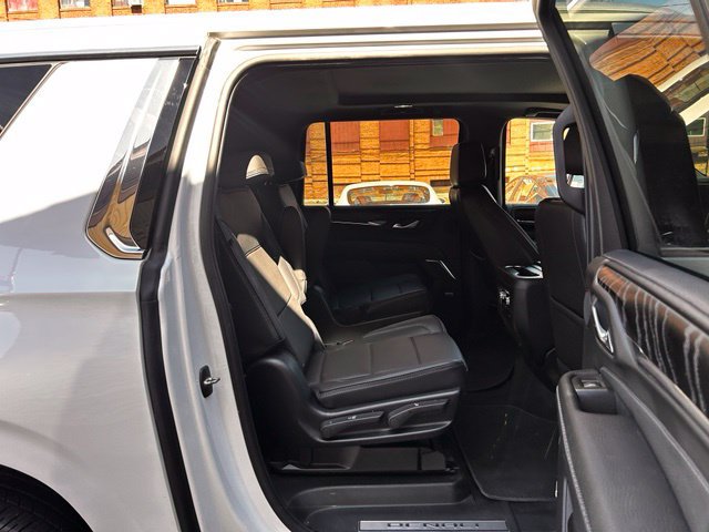 Used 2023 GMC Yukon XL Denali AWD/4WD image 18