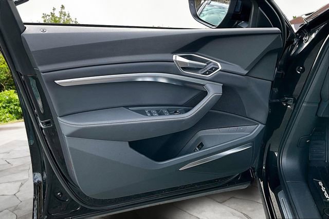 Used 2021 Audi e-tron Premium Plus w/ Premium Plus Package image 21