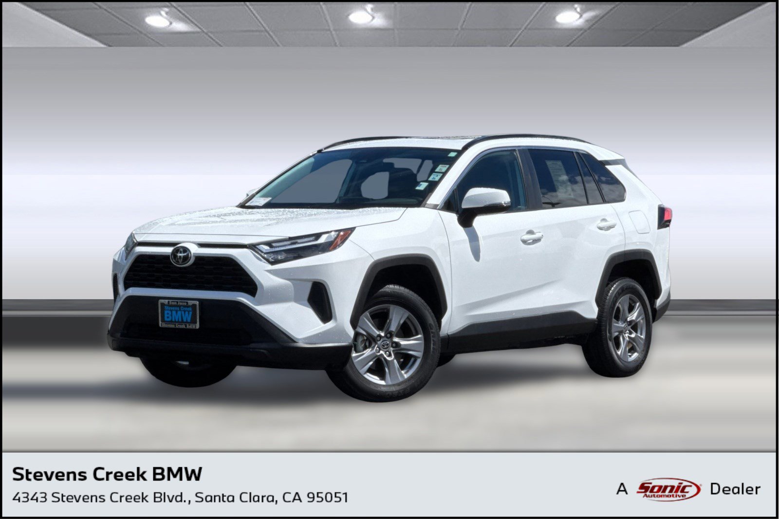 Used 2022 Toyota RAV4 XLE w/ Convenience Package image 1