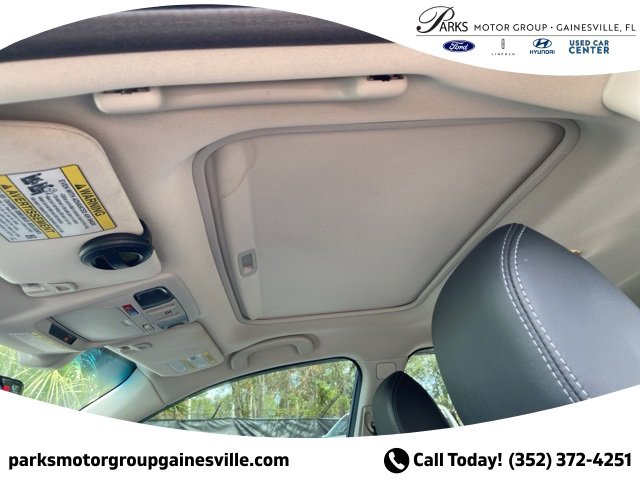 Used 2017 Subaru Outback 2.5i Limited image 12