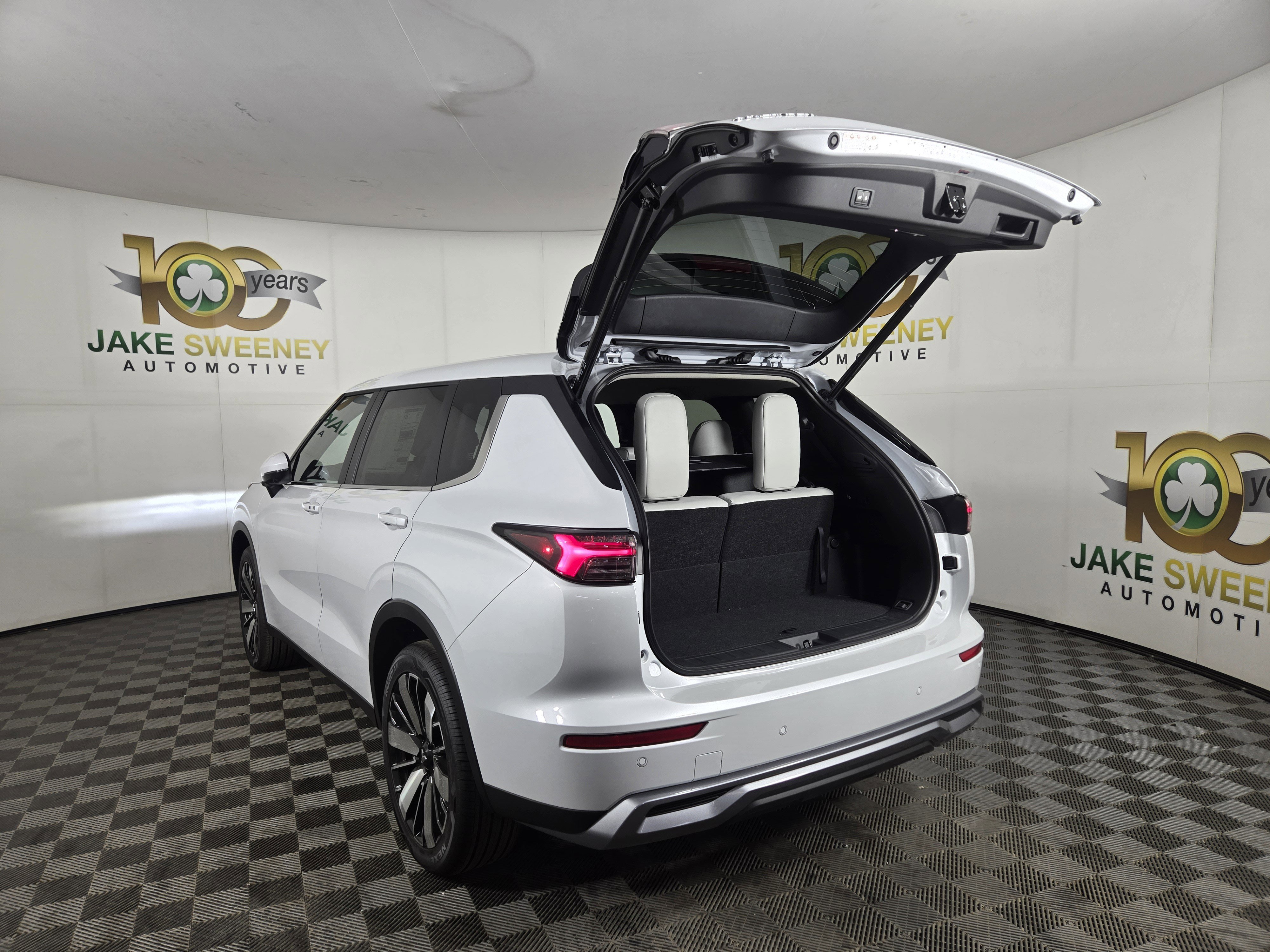 New 2025 Mitsubishi Outlander SE image 31