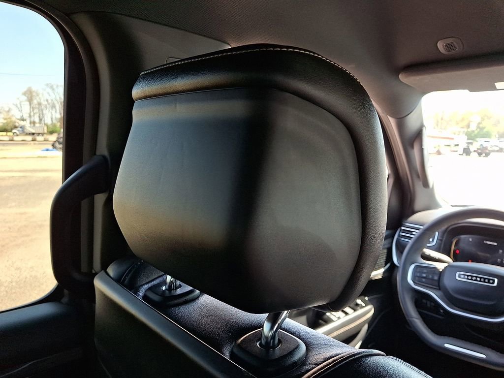 Used 2024 Jeep Wagoneer L Series II w/ Flexible Seating Group image 14