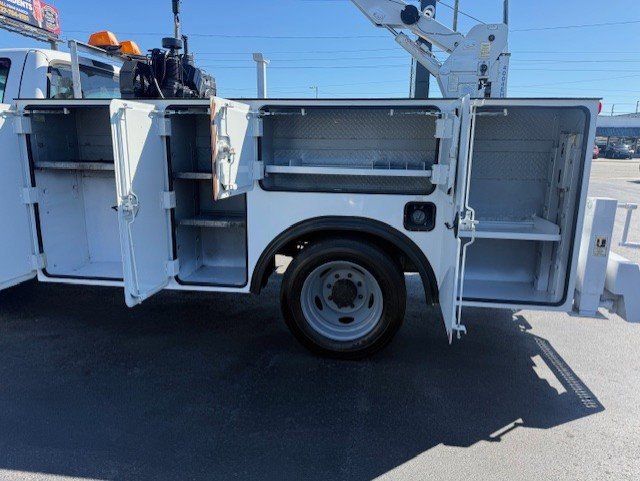 Used 2004 Ford F550 4x4 Regular Cab Super Duty image 11