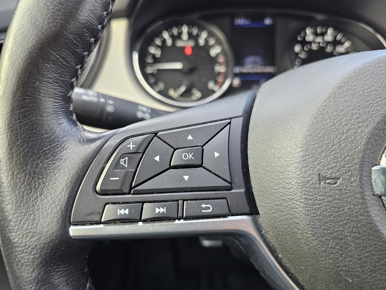 Used 2019 Nissan Rogue Sport SL w/ Premium Package image 46