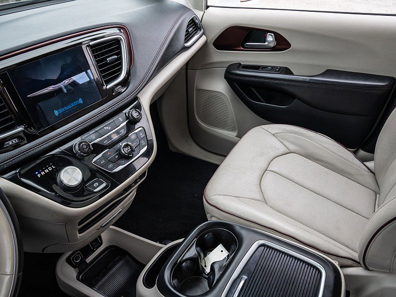 Used 2020 Chrysler Pacifica Limited image 25