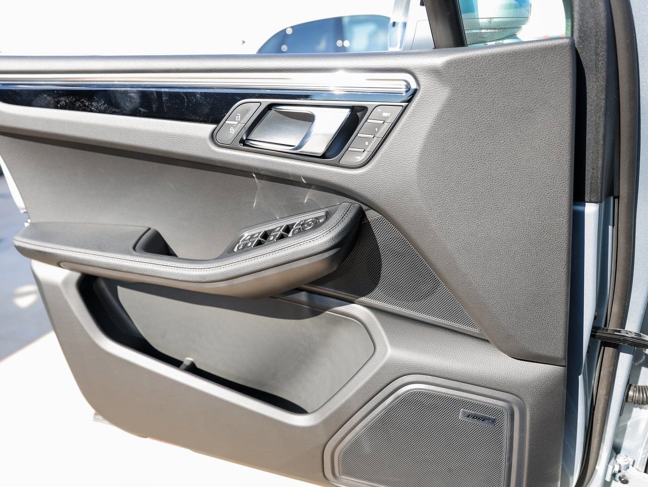 Certified 2026 Porsche Macan AWD/4WD image 23