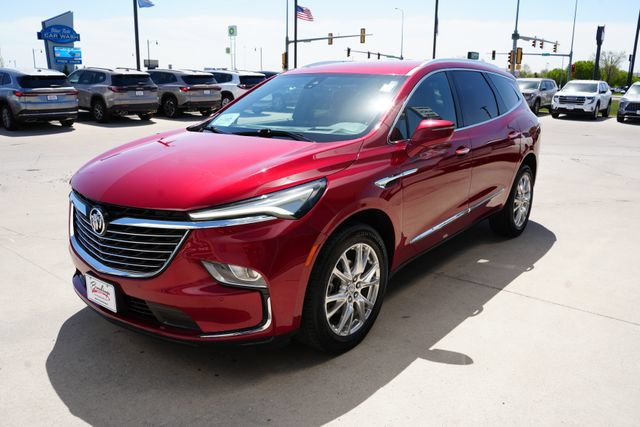 Used 2024 Buick Enclave Premium AWD/4WD image 35