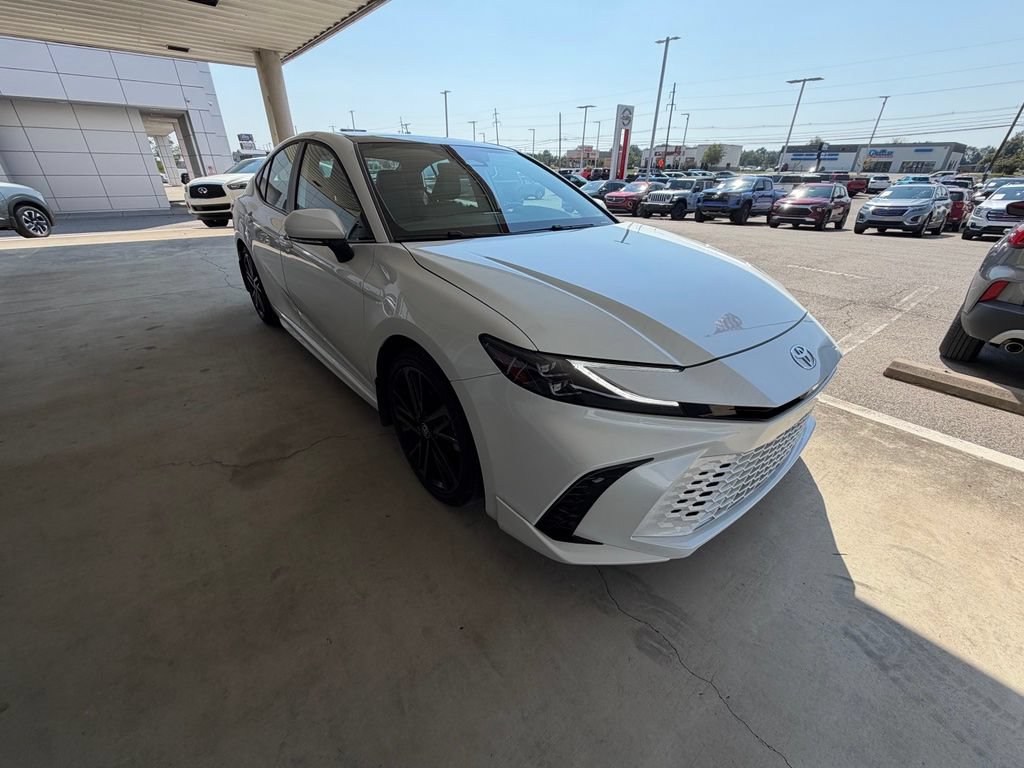 Used 2025 Toyota Camry XSE FWD image 7