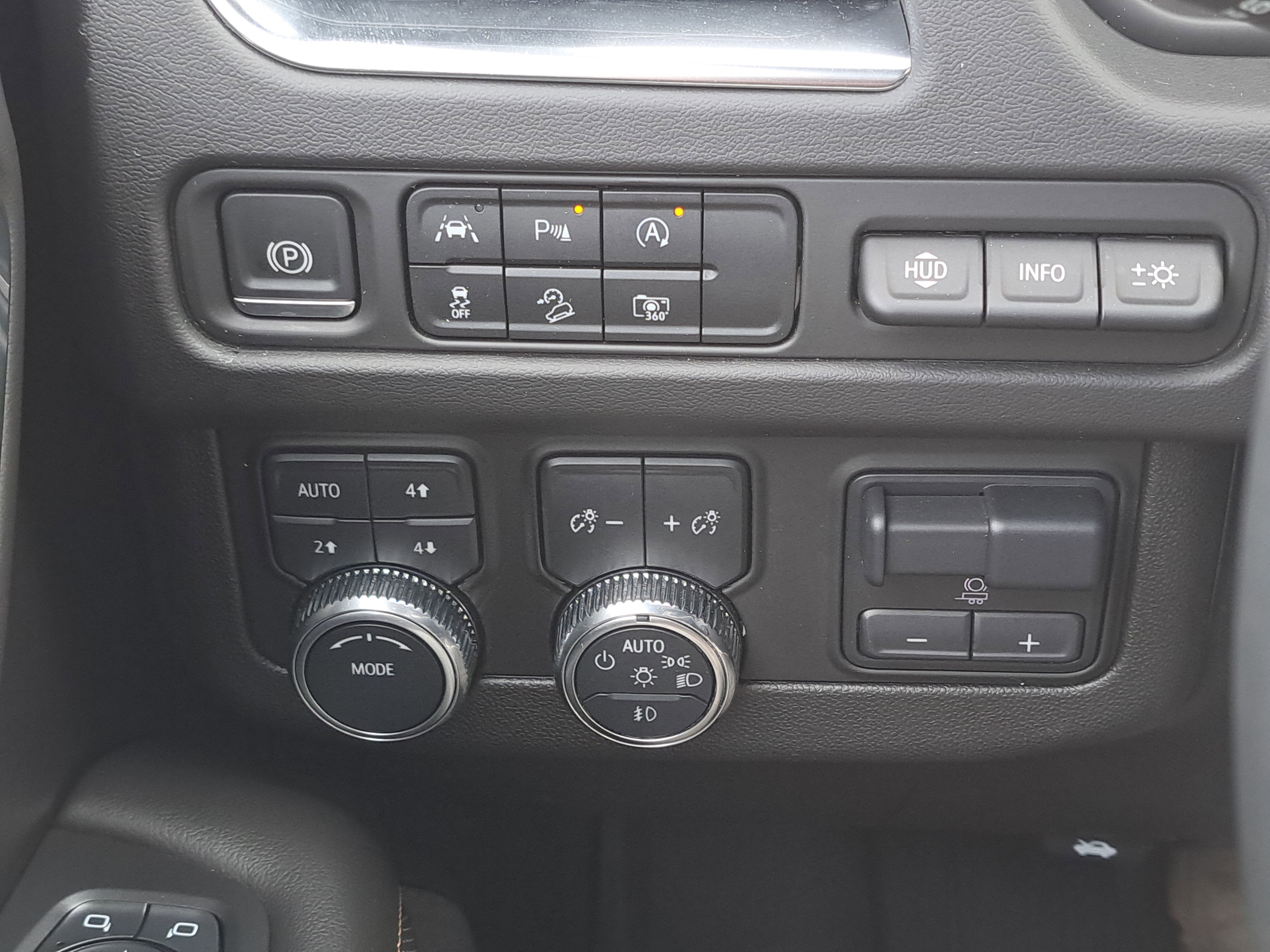 Used 2024 GMC Yukon AT4 w/ Technology Package image 24