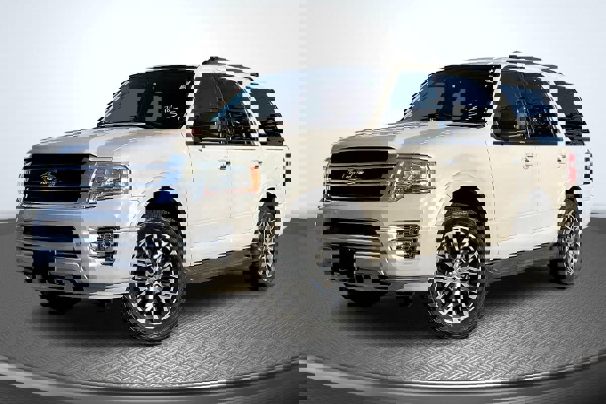 Used 2017 Ford Expedition XLT w/ Equipment Group 202A image 12