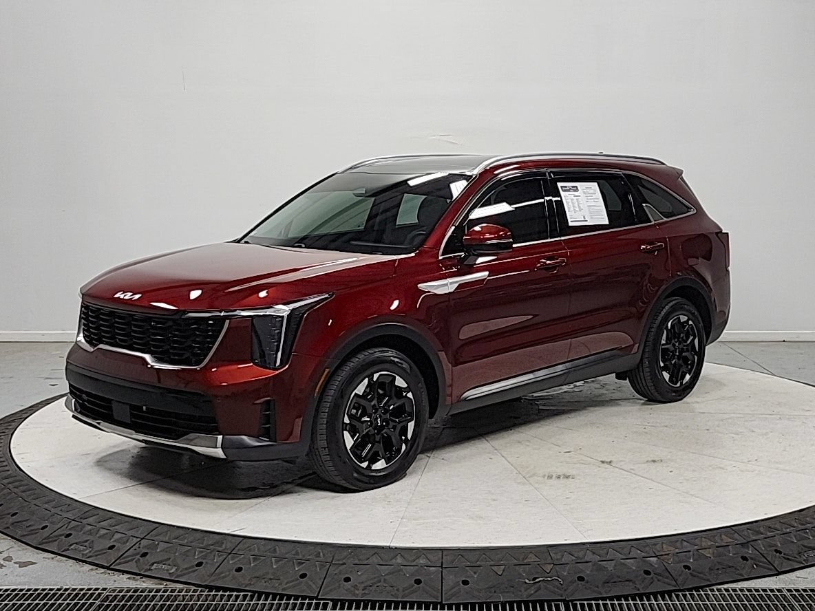 Used 2025 Kia Sorento S w/ Panoramic Sunroof Package FWD image 4