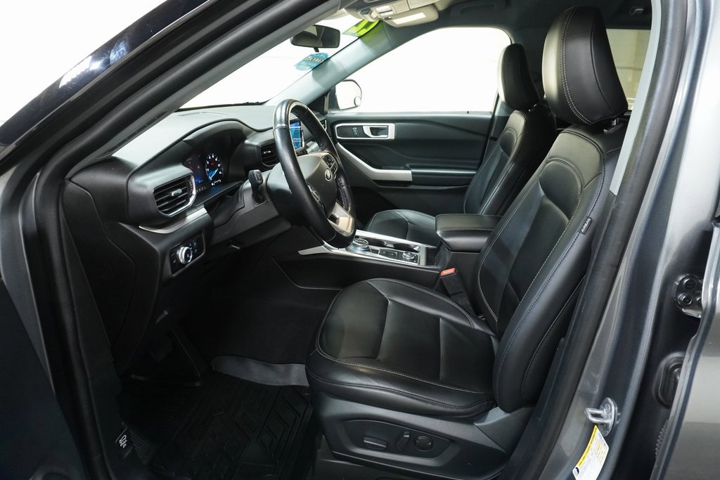 Used 2022 Ford Explorer XLT w/ Equipment Group 202A image 12