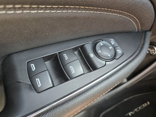Used 2019 Buick Regal Essence w/ Driver Confidence Package I image 31