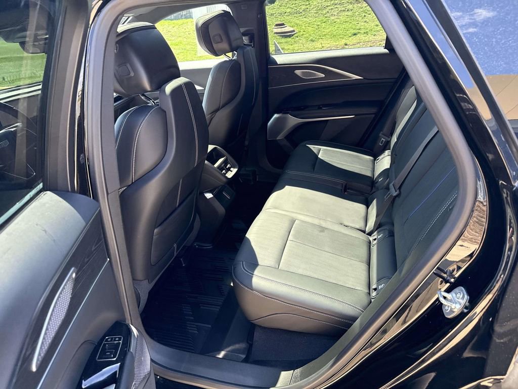 Certified 2025 Cadillac Lyriq Sport w/ LPO, Floor Liner Package AWD/4WD image 10