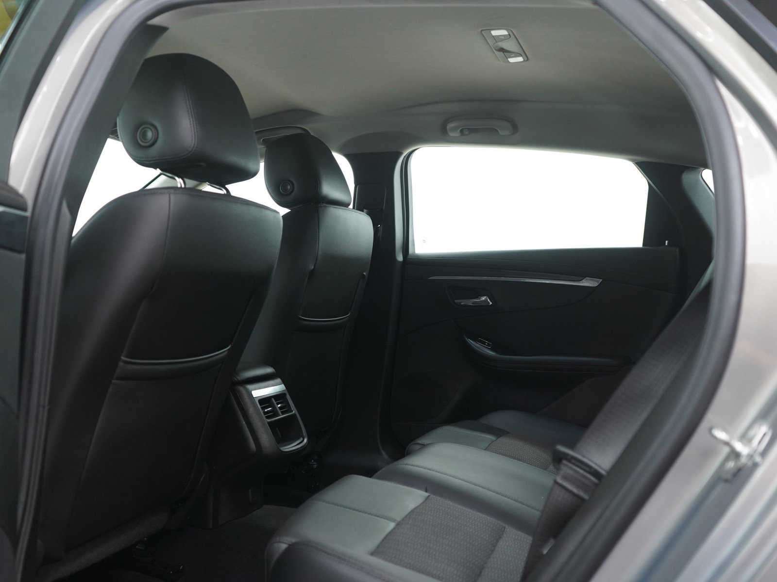 Used 2017 Chevrolet Impala LT FWD image 16