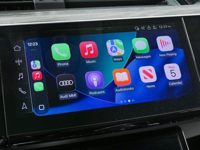Used 2023 Audi e-tron Premium Plus w/ Premium Plus Package AWD/4WD image 18