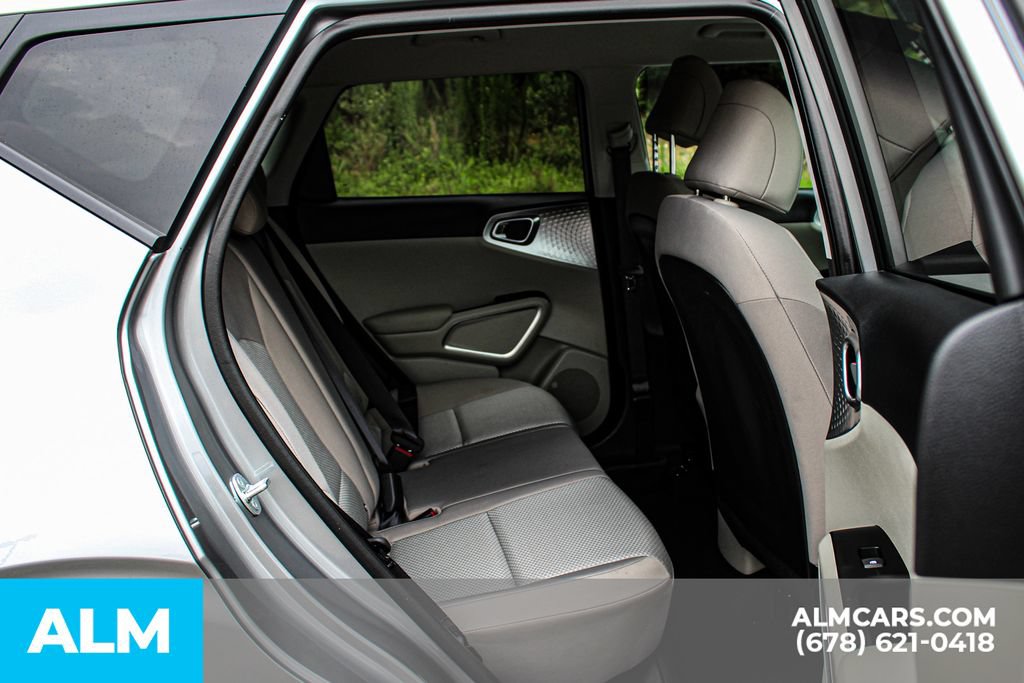 Used 2025 Kia Soul LX w/ LX Technology Package FWD image 19