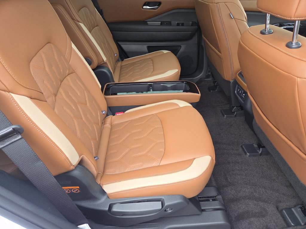 New 2026 Nissan Pathfinder Platinum AWD/4WD image 30