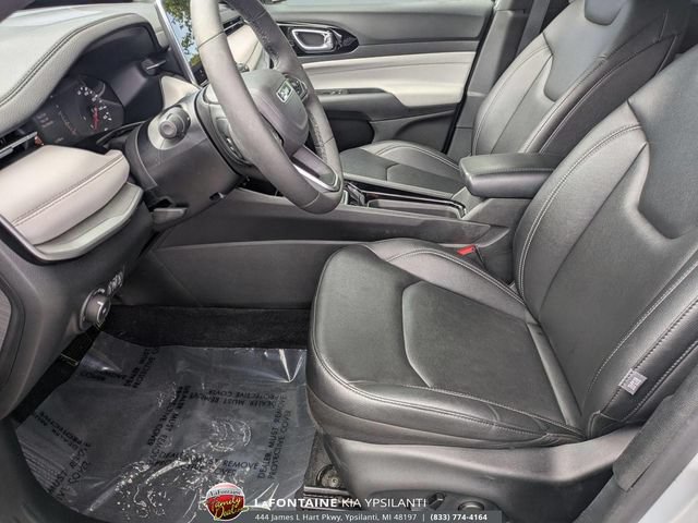 Used 2025 Jeep Compass Limited AWD/4WD image 12