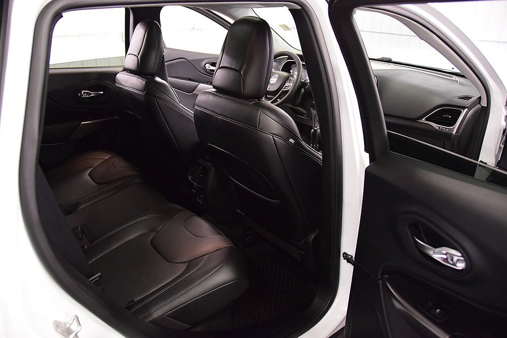 Used 2022 Jeep Cherokee Limited w/ Elite Package image 32