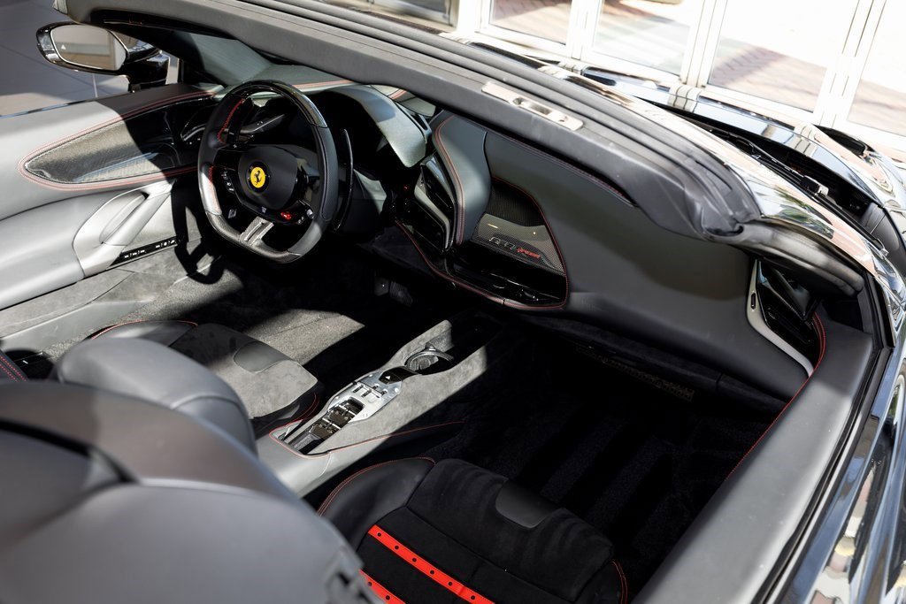 Used 2022 Ferrari SF90 Spider image 38