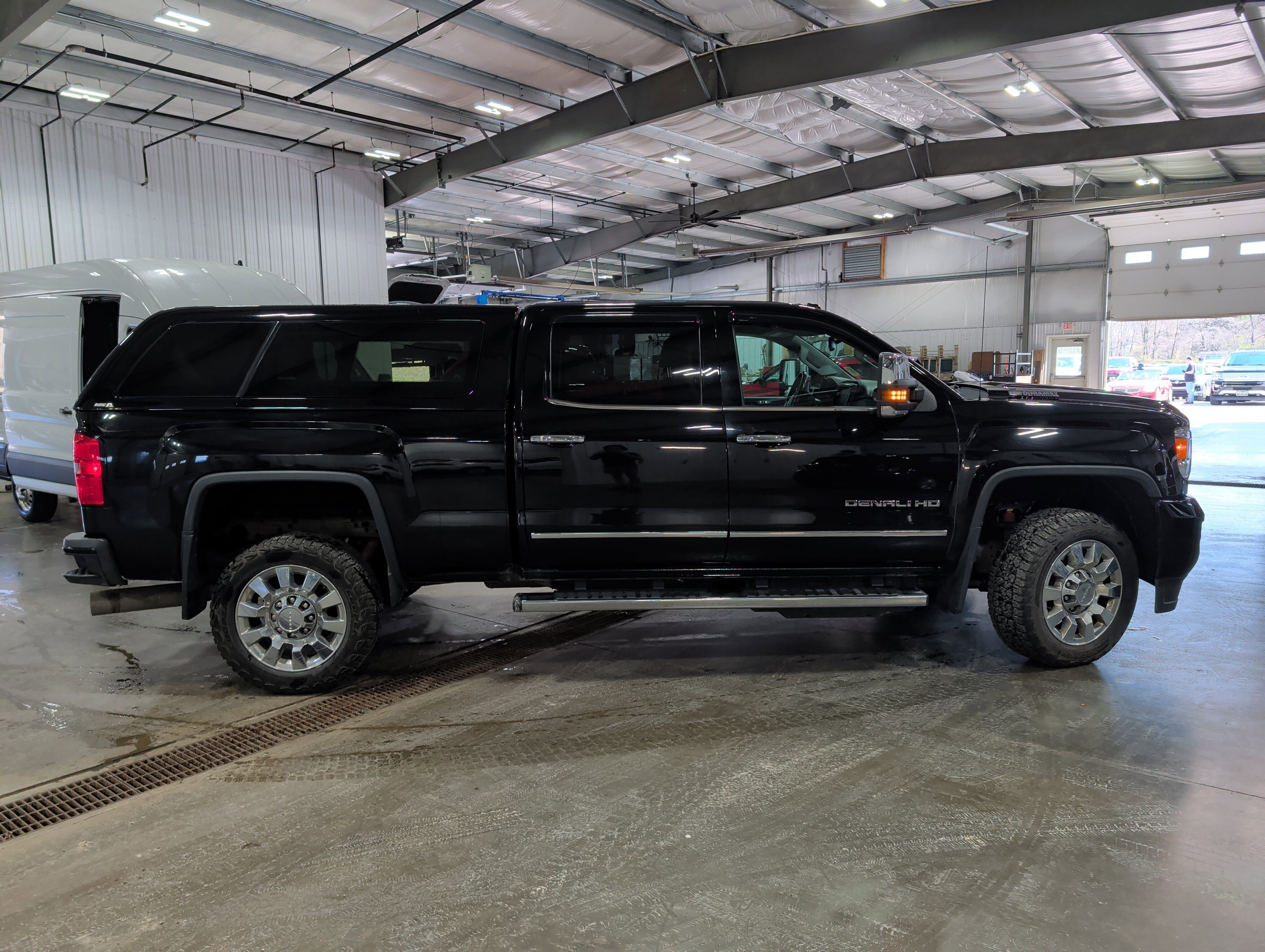 Used 2018 GMC Sierra 2500 Denali w/ Duramax Plus Package image 2