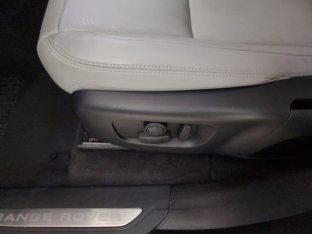 Used 2025 Land Rover Range Rover Velar Dynamic SE image 23