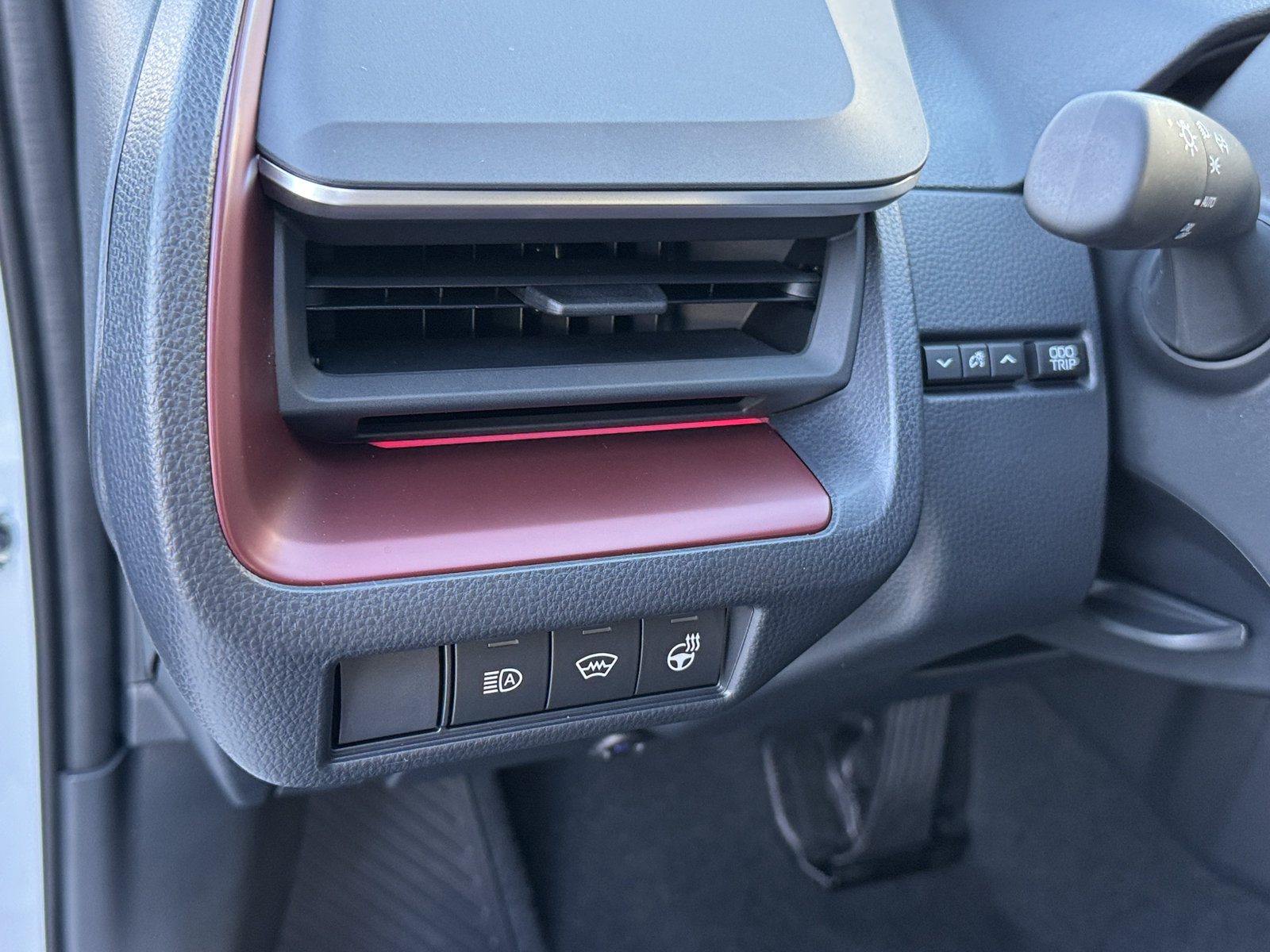 New 2027 Toyota Prius Plug-In Hybrid FWD image 17