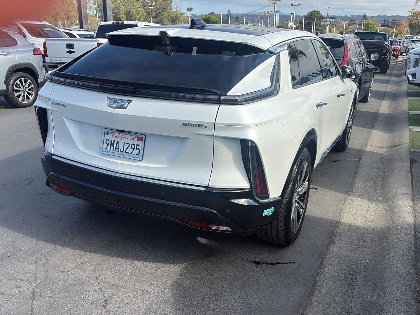 Used 2024 Cadillac Lyriq Luxury AWD/4WD image 5