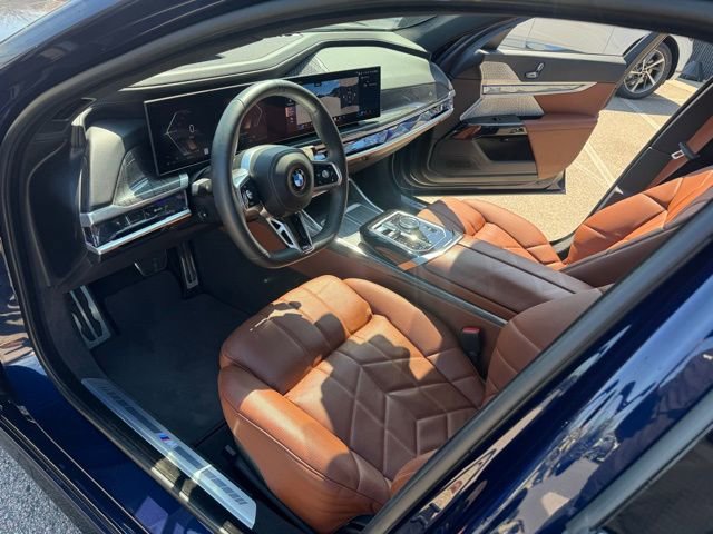 Used 2023 BMW 760i xDrive AWD/4WD image 21