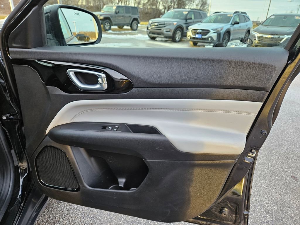 Used 2022 Jeep Compass Limited image 33