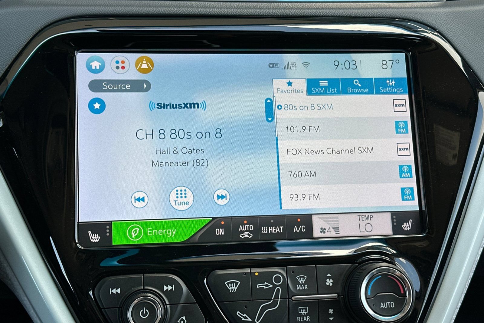 Used 2020 Chevrolet Bolt Premier w/ Infotainment Package FWD image 24