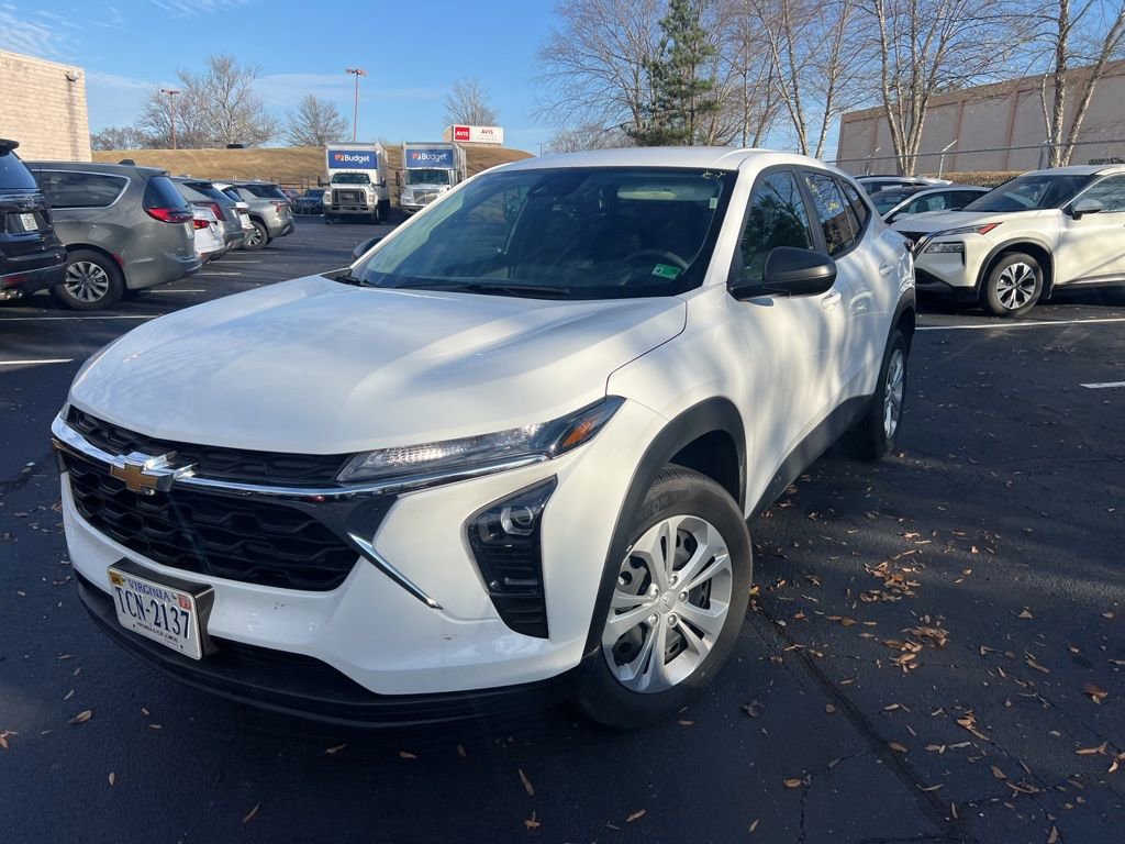 Used 2025 Chevrolet Trax LS image 1