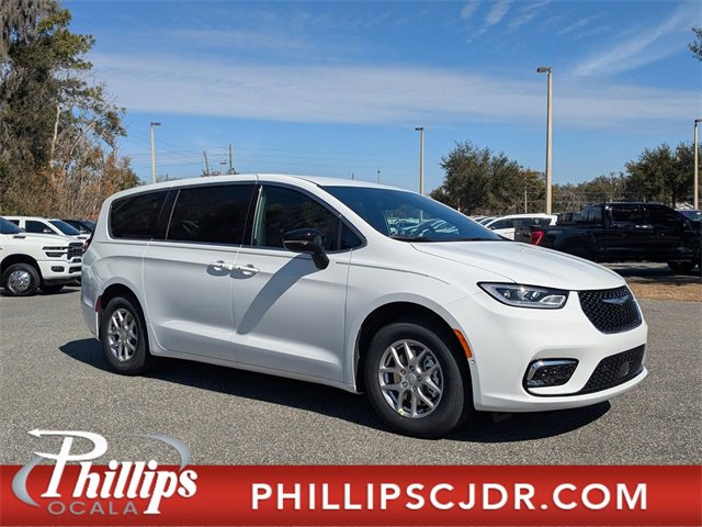 New 2026 Chrysler Pacifica Select image 1