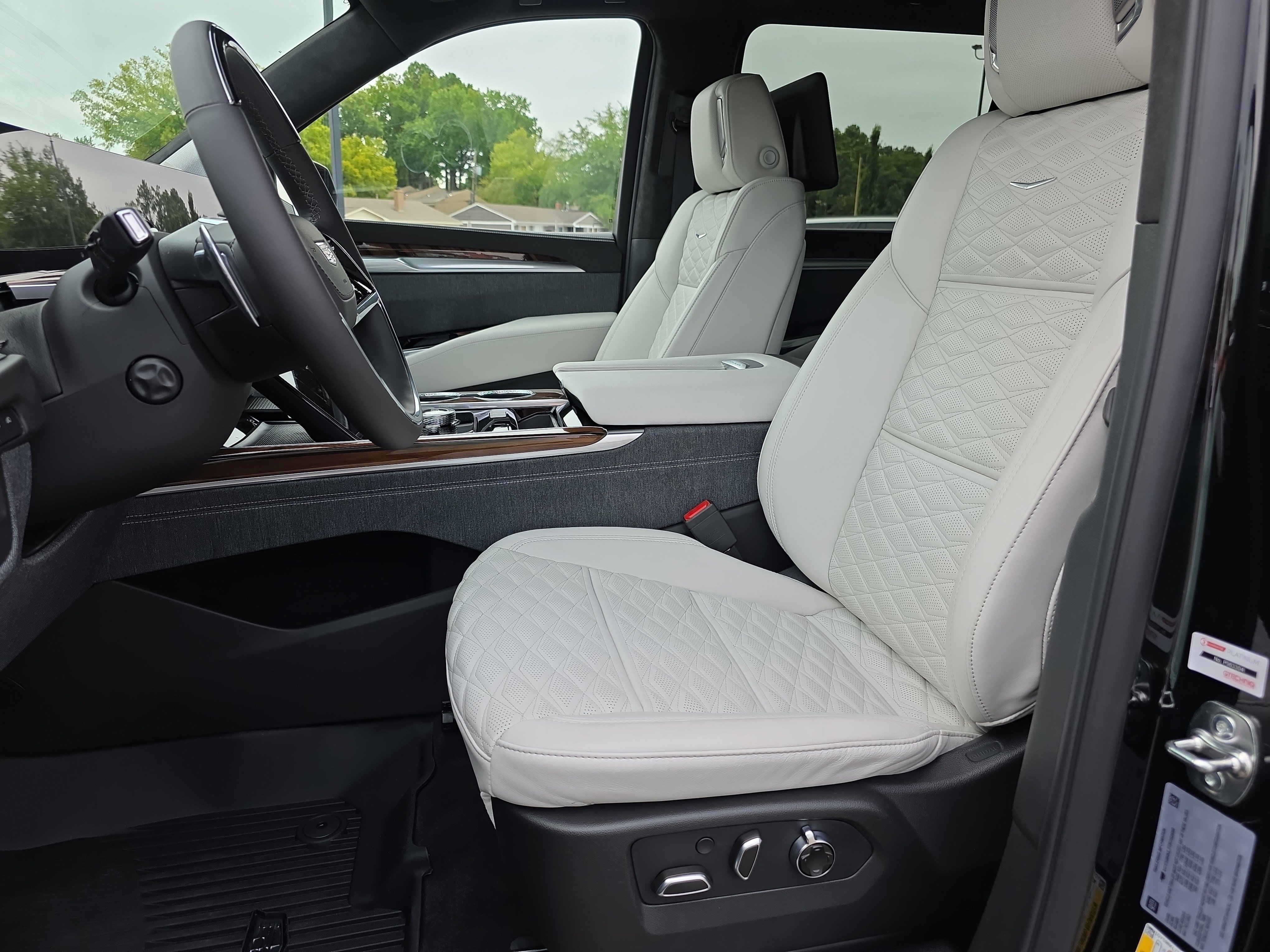 New 2026 Cadillac Escalade ESV Platinum Sport w/ LPO, ONYX Package AWD/4WD image 5