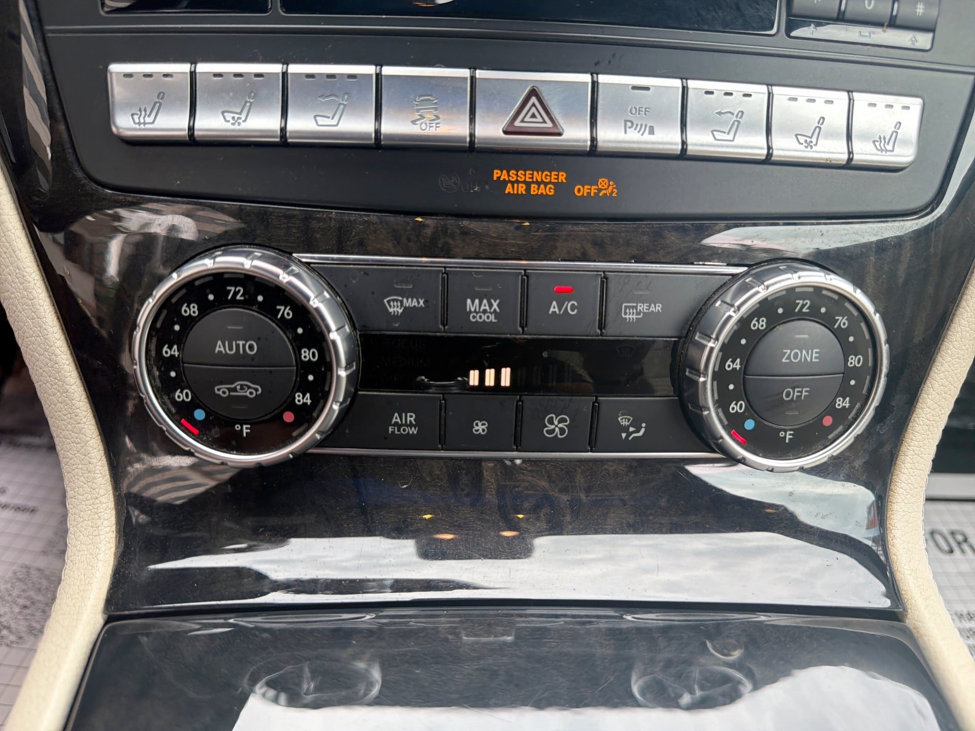 Used 2013 Mercedes-Benz SL 550 w/ Premium Pkg image 17