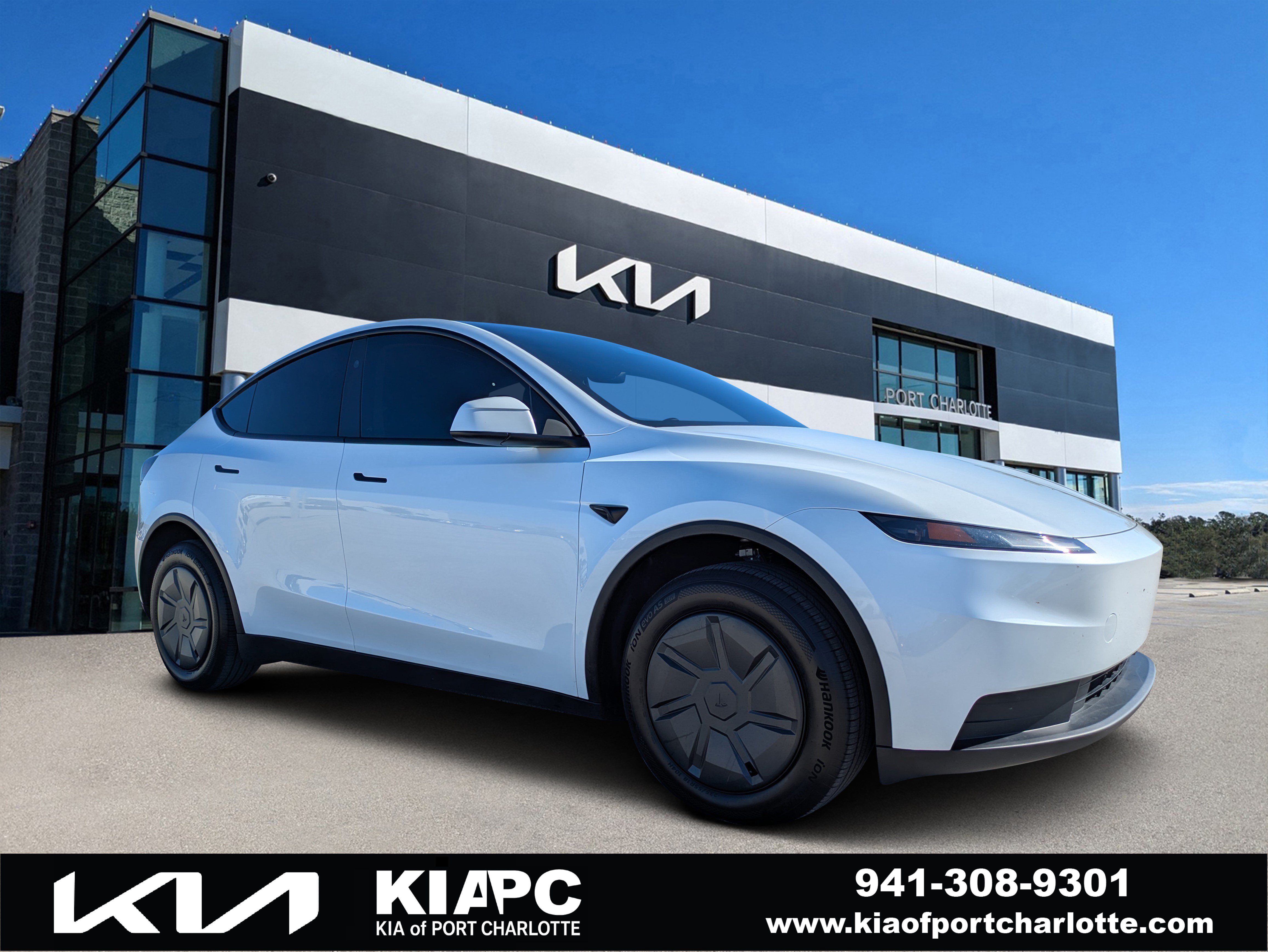 Used 2026 Tesla Model Y Long Range RWD image 1