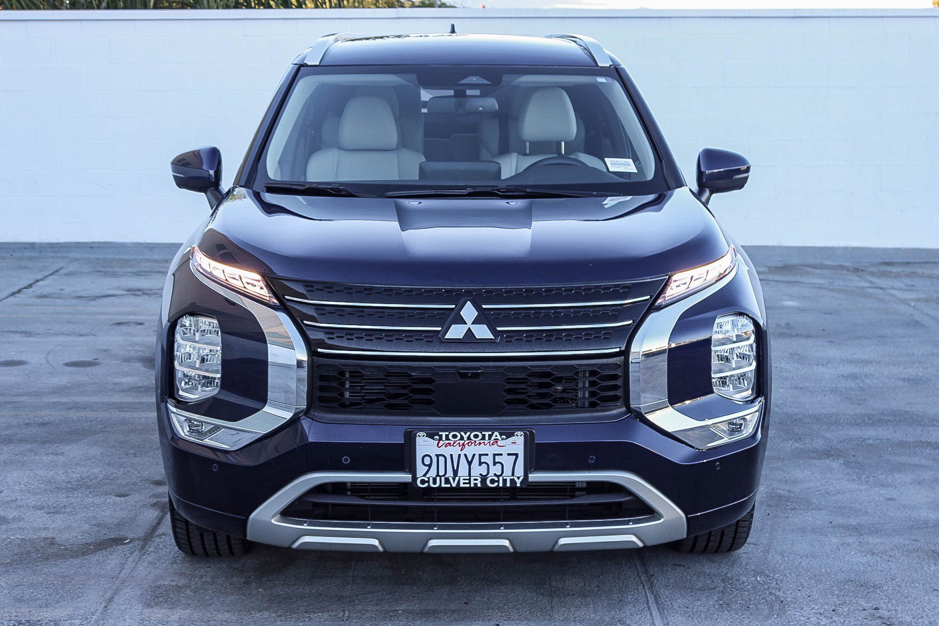 Used 2022 Mitsubishi Outlander SEL image 2