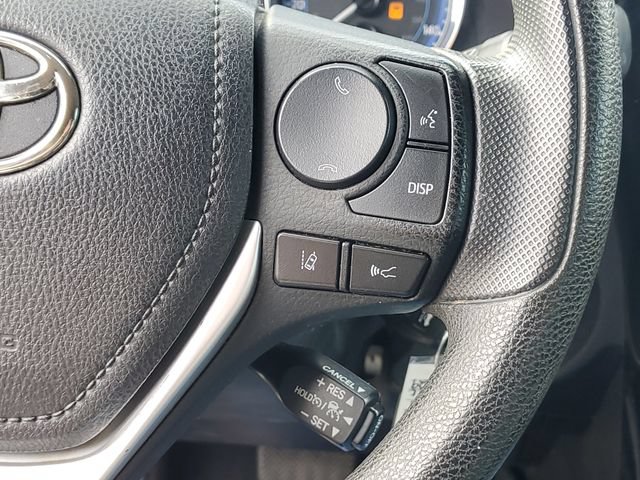 Used 2018 Toyota Corolla LE FWD image 15