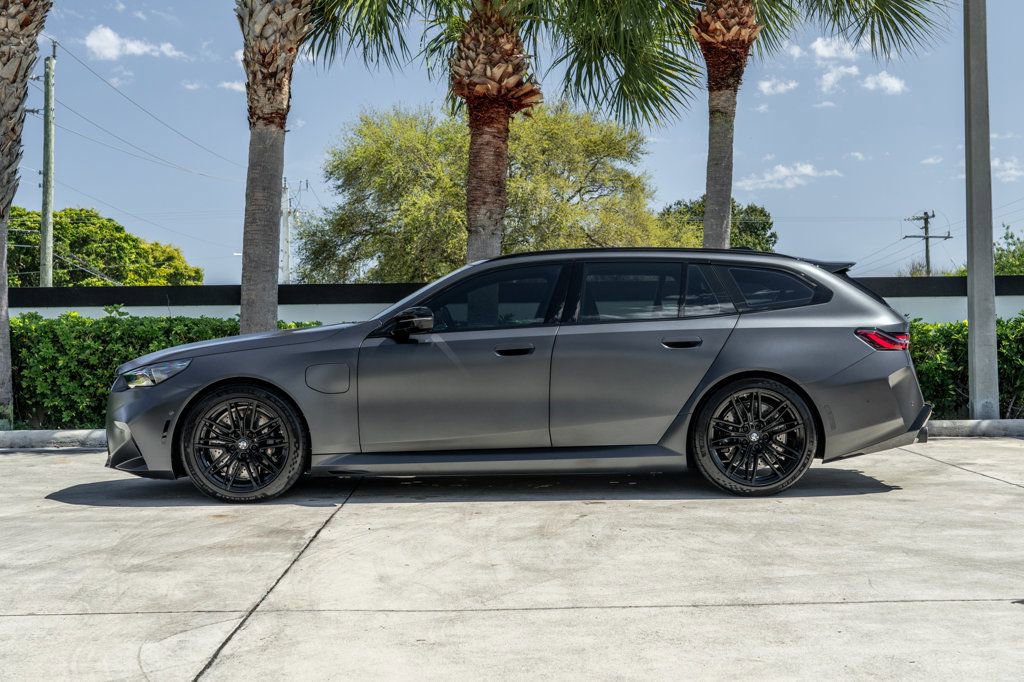 Used 2025 BMW M5 Touring image 3