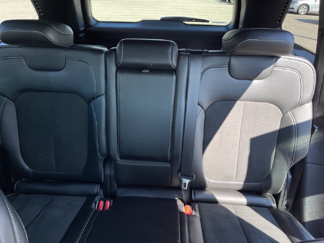 Used 2025 Jeep Grand Cherokee Altitude AWD/4WD image 25