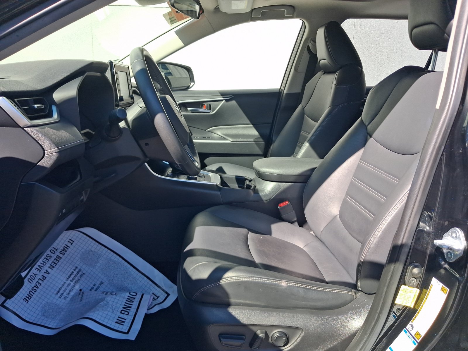 Used 2021 Toyota RAV4 XLE Premium AWD/4WD image 5