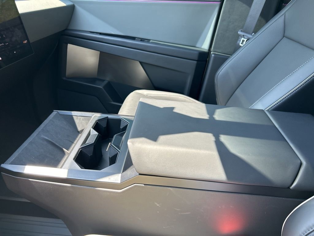 Used 2025 Tesla Cybertruck AWD Crew Cab image 27