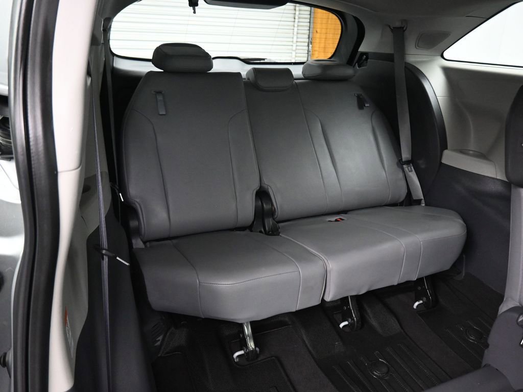Used 2021 Toyota Sienna XLE w/ XLE Plus Package image 47